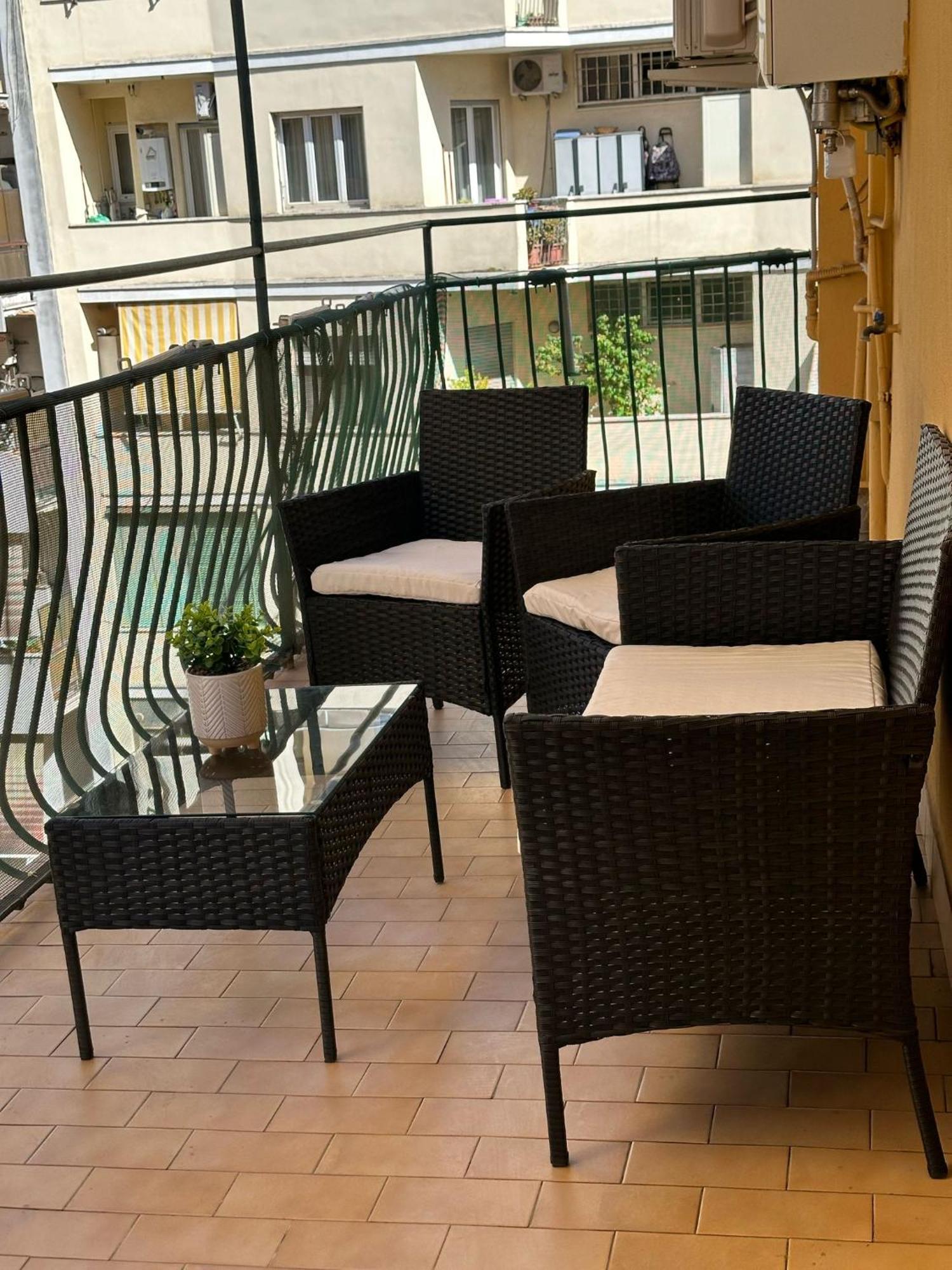 Ideal For Travelers, Local Vibes, Ensuite Bathroom Guest house